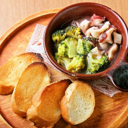 タコの赤ゆず胡椒アヒージョ