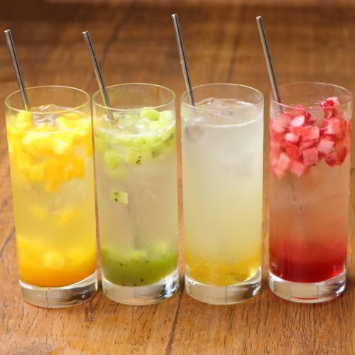 SNS映え間違いなし!女性にオススメ♪果実入りフルーツサワー!