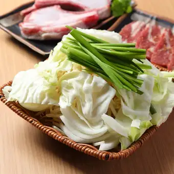 ※お肉をご注文いただいた場合、ファーストオーダーに限り、お野菜をサービスさせて頂きます。