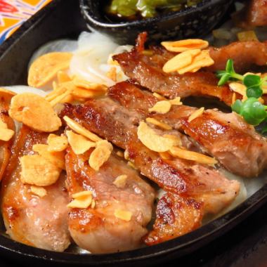 Eating authentic Okinawan cuisine at Shinei!!