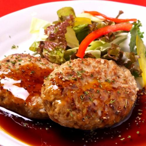 Everyone loves it♪ All-you-can-eat hamburgers filled with juicy meat!