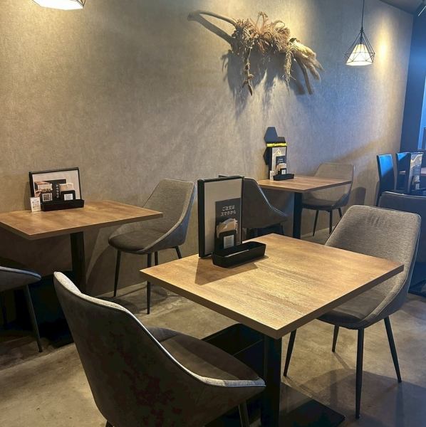 包廂讓您可以在私密空間享用美食,無需擔心被他人看到。它可用於各種場合,例如女孩派對、週年紀念、生日和家庭聚會。歡迎您隨時來參觀!