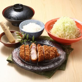 厚切りロースかつ定食