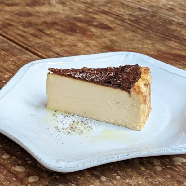 濃厚バスクチーズケーキ