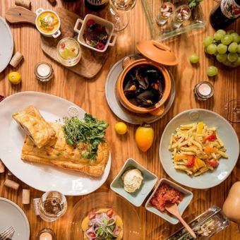 "女子会に"ハチの定番料理含む全7品充実の3h飲み放題付き"女子会コース"