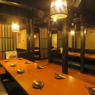 当店には24名様までご利用いただける個室の掘りごたつ座席があります。会社での飲み会や各種宴会に最適な広々とした空間をご用意しております。日頃の疲れを癒しながら、思いっきり盛り上がれること間違いなしです。おいしい料理とドリンクを楽しみながら、楽しいひとときをお過ごしください。ぜひお気軽にご予約ください!