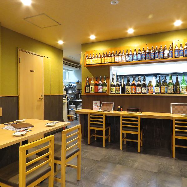 [Counter seats] The overwhelming counter seats, where many types of shochu are lined up, can accommodate 1 to 4 people.It can be used according to various scenes, such as a visit by one person or a small number of people.Please enjoy your meal slowly in a calm space.