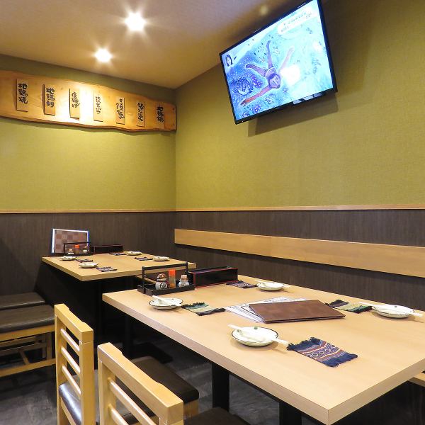 [Table seats] Table seats can accommodate 2 to 6 people.You can enjoy your meal in a relaxed and calm atmosphere in a tasteful restaurant based on Japanese style.You can enjoy medium-sized banquets by connecting desks, so please feel free to contact us if you have any requests.