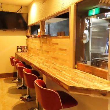 入店しやすいキレイな店内！宴会や女子会、サクッと飲みたい時はもちろん、お一人様も大歓迎です◎セルフオーダーで気軽に簡単に注文することができ、美味しいお料理に舌鼓♪新鮮な食材を仕入れ調理したお料理はこだわり満載です！一口頬張ればやみつきになるお料理ばかりでお酒もすすむ◎是非、この機会にお越しください！