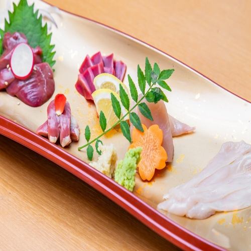 [Umeshi popular menu No. 1] Nagoya Cochin 5 kinds of sashimi 1,320 yen (tax included) Characterized by a firm texture ♪