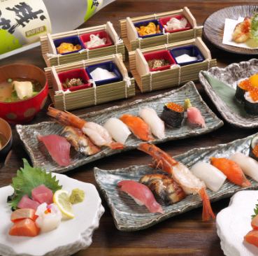 【沖縄名物を織り交ぜた】握る寿司を中心に愉しむ宴会コースもご用意。