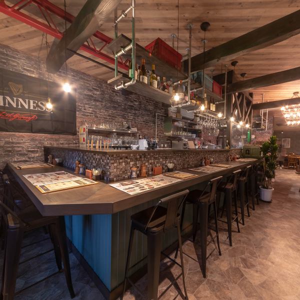 【Coupon Beer (Half) Present with Coupon Use】 You can spend your day in an industrial space with bricks, woods, iron and other motifs.It is the perfect space for enjoying conversation with craft beer at a fancy counter seat even in group use where you enjoy listening to meat at table seat!