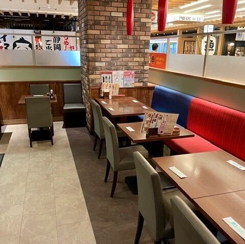 **雰囲気も味も妥協しない!**洗練された空間で楽しむ、満足度120%の食べ飲み放題。特別な夜を彩る、当店自慢の「五感で味わうカレー体験」をぜひ。