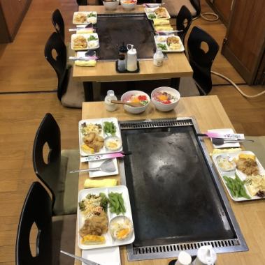 2階のお座敷席は、幅広いシーンでご活用いただけます！例えば、会社での歓送迎会や忘新年会などはもちろんのこと、サークルの打ち上げや家族での慶事・法事などにもご利用いただけます。周りを気にせずに、ゆったりと美味しい料理とお酒で楽しいいただけます。各種宴会につきましては、どうぞお気軽にご相談ください♪