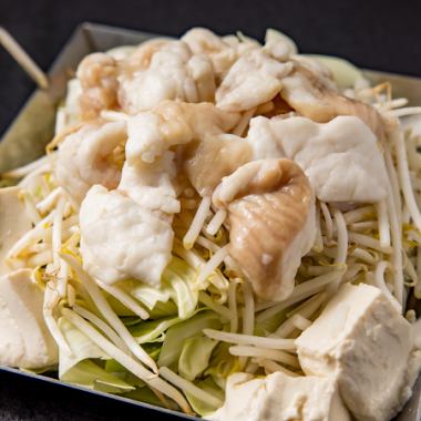 【自家製ダレが決め手】プリプリのてっちゃんを味わう♪鉄板焼きホルモン「ホルモン炒め」680円(税込)