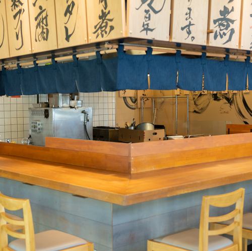 <p>お1人様のご来店大歓迎！調理場の見えるライブキッチンとなっております。その日のおすすめや、日本酒のマリアージュもご提案いたします♪お気軽にお声かけください。</p>