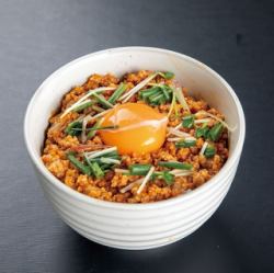 ピリ辛そぼろ小丼