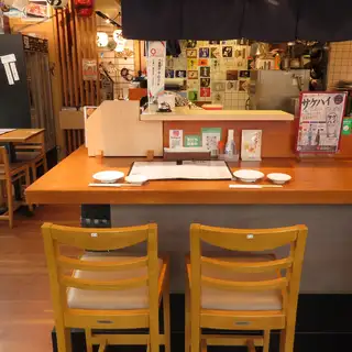 我们还设有吧台座位，供两人悠闲享用♪