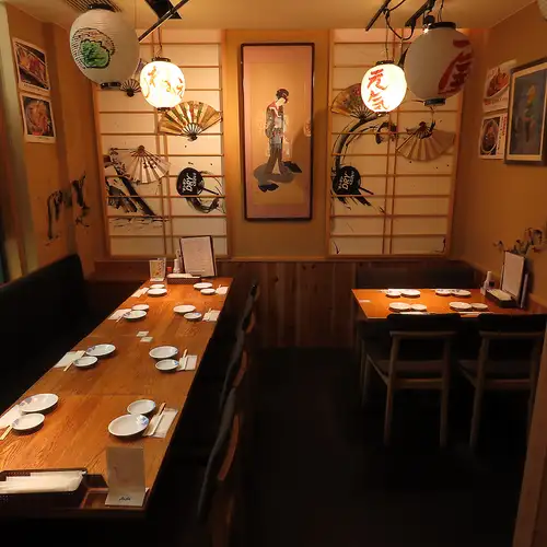 <p>お1人様のご来店大歓迎！調理場の見えるライブキッチンとなっております。その日のおすすめや、日本酒のマリアージュもご提案いたします♪お気軽にお声かけください。</p>