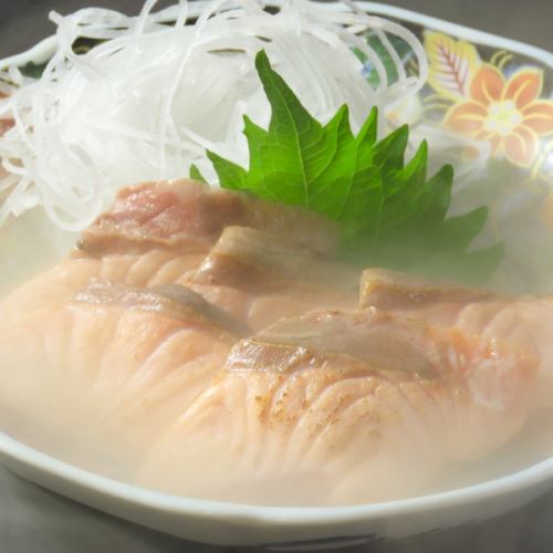Grilled salmon sashimi (smoked)