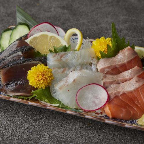 Assortment of three kinds of seafood