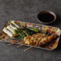 串焼き盛合わせ 5本 (塩・たれ)