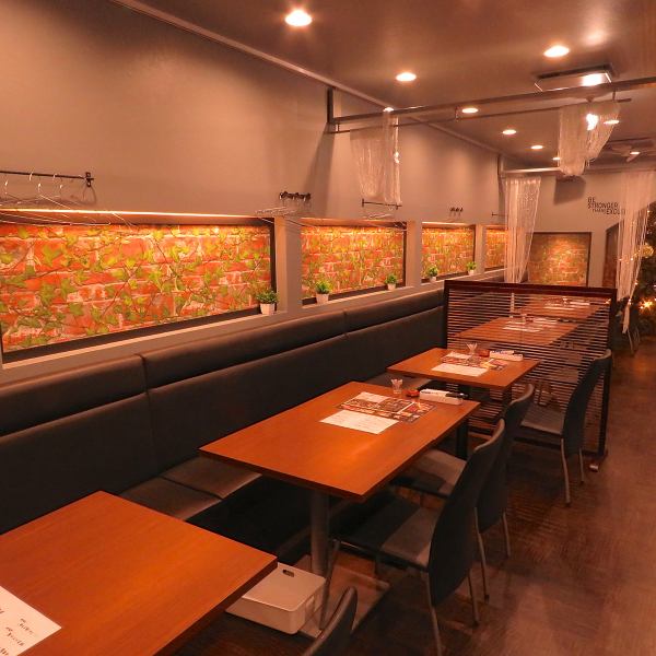 【最大30名様まで】◆喫煙可能◆6つのテーブルは連結◎最大30名様まで◎全席利用で50名様まで！各種宴会に是非ご利用下さい…♪当店は落ち着いた大人の空間…。個室も多数完備しておりますので、様々なシーンでご利用下さい★お得なクーポンも多数ご用意♪コースじゃなくても飲み放題OK