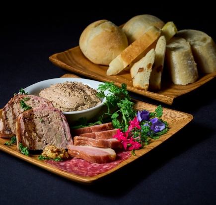 Sinabar trial course: 3 dishes + 1 hour all-you-can-drink for 2,800 yen