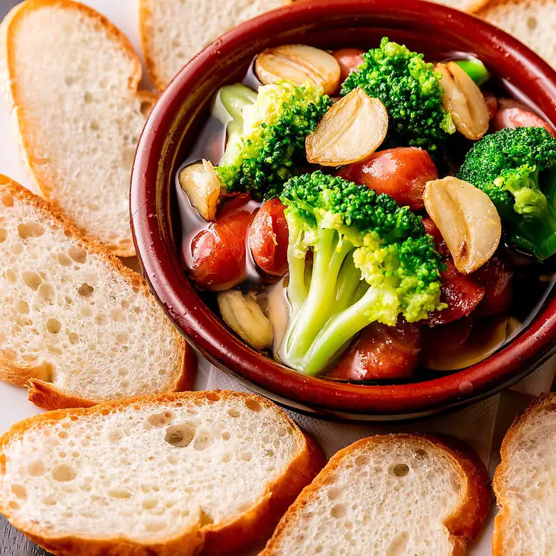 Ajillo with shrimp and colorful vegetables
