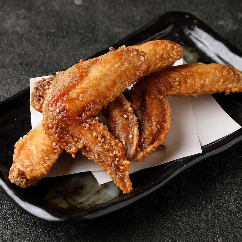 Deep-fried chicken wings