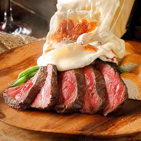 Skirt steak with rich cheese