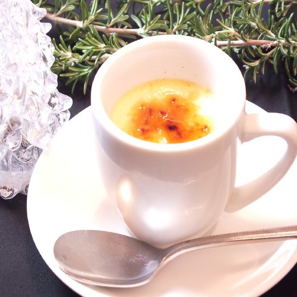 Creme brûlée [A wonderful dessert made with sugar that has the texture of melting snow]