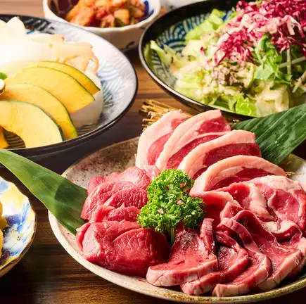 ◆【仅限周末及节假日】包含5种经典羊肉的自助餐套餐,2小时无限畅饮,共13道菜,价格5,480日元。
