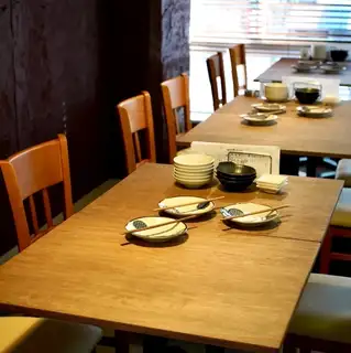 こちらのお席は食堂はなたにから徒歩1分ほどの"はなれ"となっております。ご予約状況により、こちらのはなれへご案内する場合がございますので、あらかじめご了承ください。