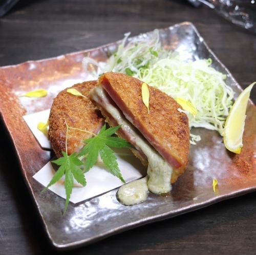 とろ～り ハムカツのブルーチーズ挟み揚げ