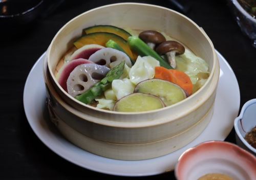 旬！新鮮季節野菜9種のせいろ蒸し～自家製ひしお麹と酢味噌で～ 1人前