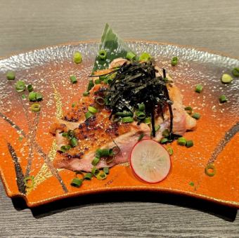 にんにく醤油と相性抜群 もも肉のタタキ