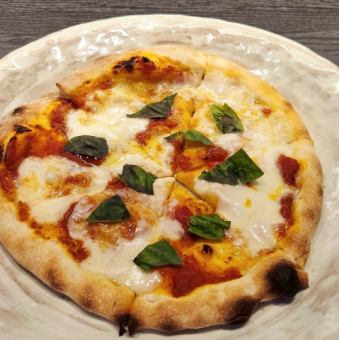 定番!自家製生地のマルゲリータ