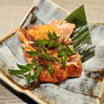 鶏の旨み味わえます もも肉の炭火焼き