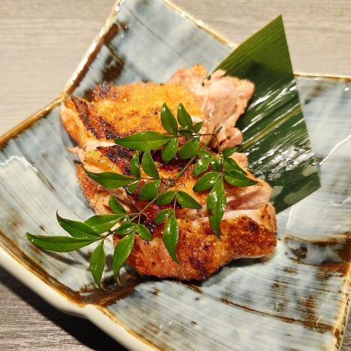 鶏の旨み味わえます　もも肉の炭火焼き
