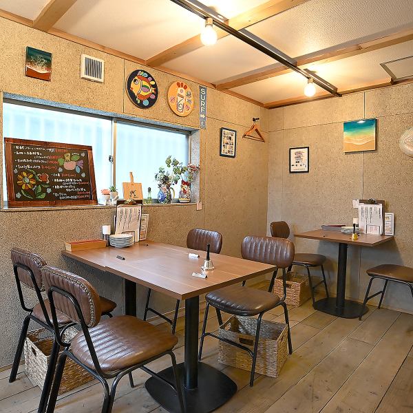 ゆったりと寛げる半個室をご用意しております。こちらも貸切可能です！ご家族やご友人との食事、デートなど、プライベートな空間でゆっくりと過ごしたい方におすすめです。落ち着いた雰囲気の中で、美味しい料理と楽しい会話をお楽しみください。