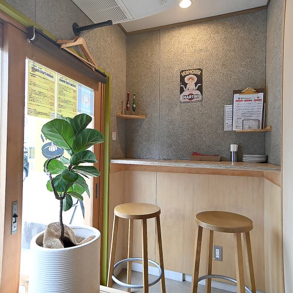 当店は、地下鉄七隈線野芥駅から徒歩18分と少し距離がありますが、バス停「妙見東口」からは徒歩1分と好アクセスです！また、お車でお越しのお客様には専用駐車場もご用意しておりますので、ご安心ください。