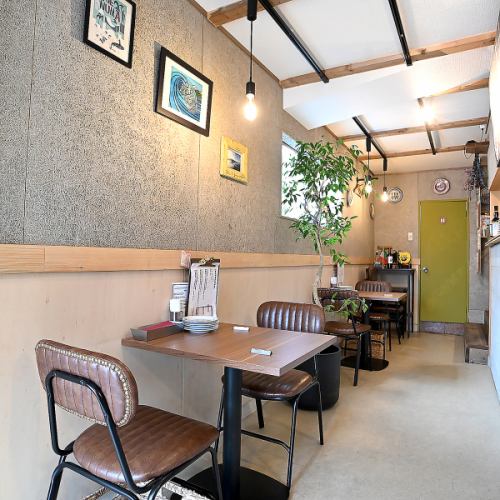 陽気なスタッフがお出迎えするイタリアの食卓！