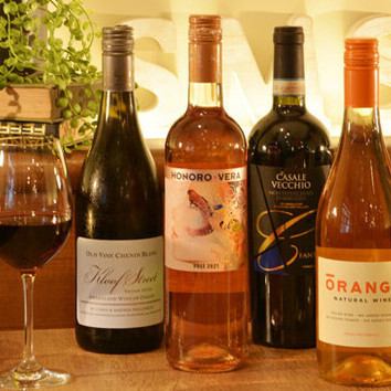 Carefully selected wines and highballs