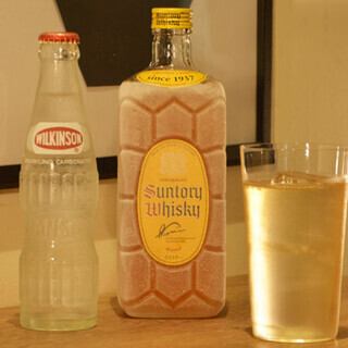 Our proud highballs and wines are made with the utmost care, even down to the ice and glasses.
