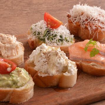 Photogenic and delicious food that pairs well with wine