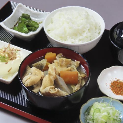 当店自慢の「もつ煮込み定食」