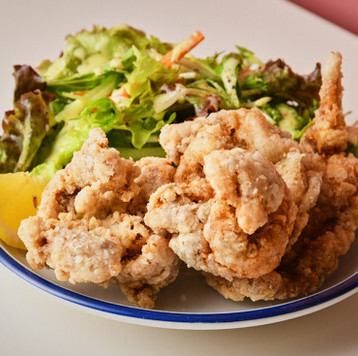 【サクッと熱々】外はサクッ中はジューシー♪誰もが愛する定番ビールのお供、鶏から揚げ