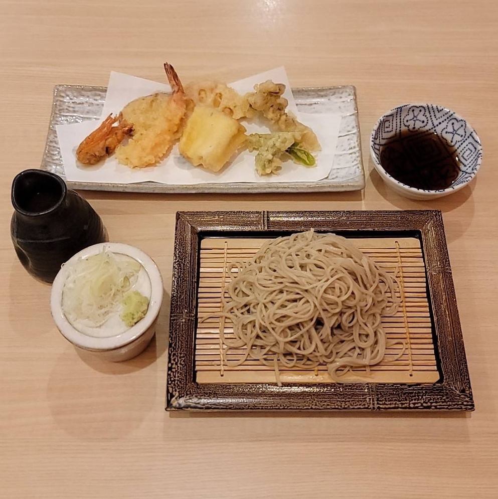 櫛田神社前駅より5分蕎麦の実から出汁までこだわり満載の逸品を堪能できるそば屋◎