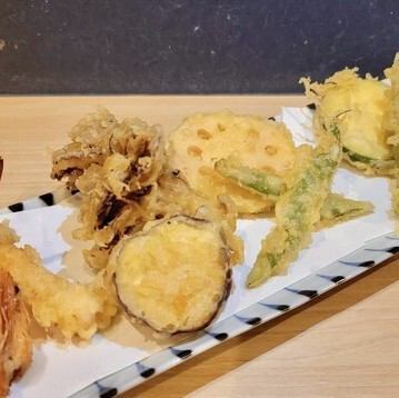 サクサクな衣が美味しい★お蕎麦のお供にも、おつまみにも◎【天ぷら盛り合わせ】